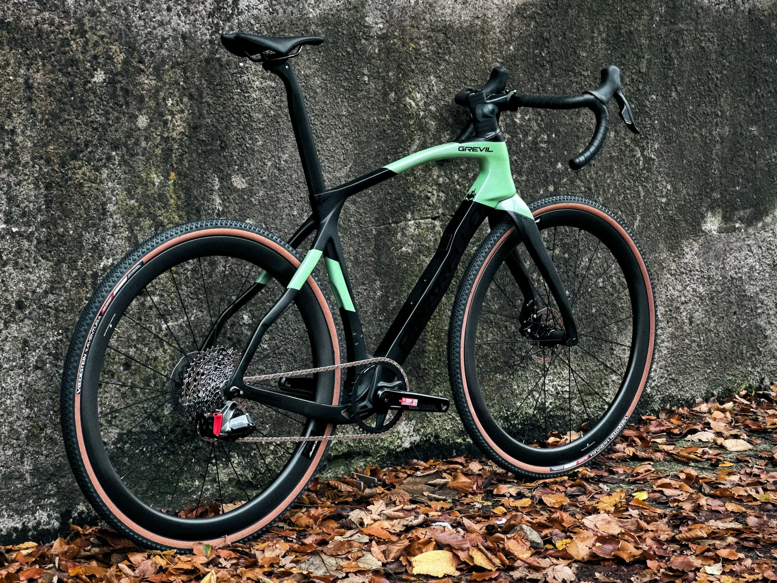 Pinarello Grevil F Rival XPLR 2022